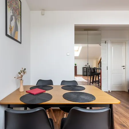 Br36 2-storey With Balcony And Ac *