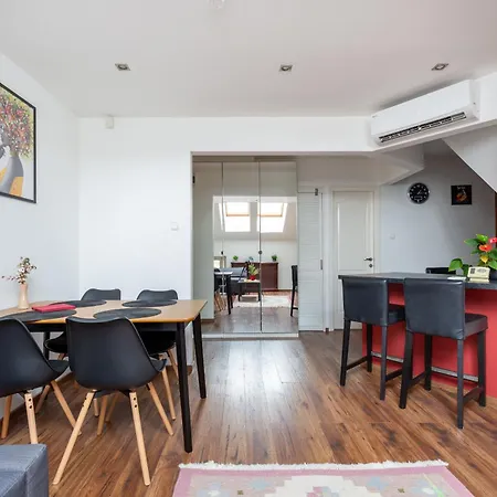 Appartement Br36 2-storey With Balcony And Ac *