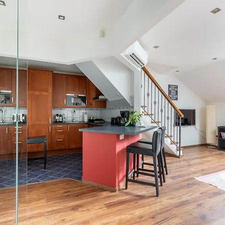 Br36 2-storey With Balcony And Ac Budapest