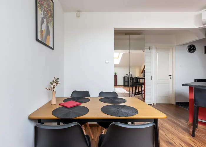 Br36 2-storey With Balcony And Ac *