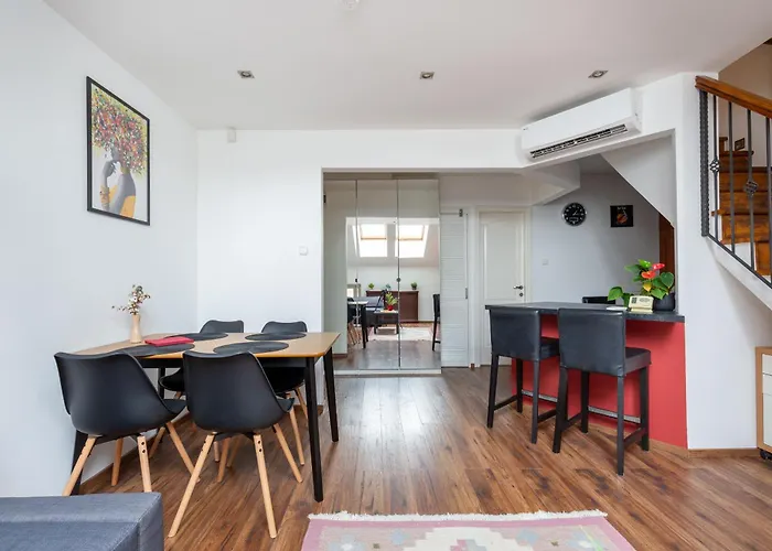 Appartement Br36 2-storey With Balcony And Ac *