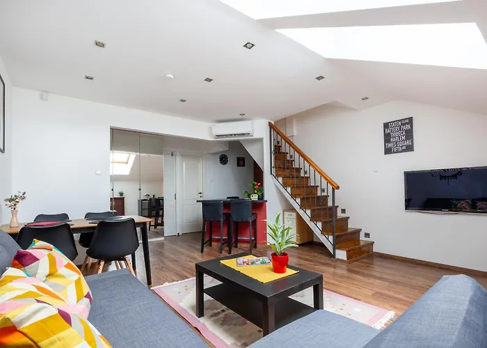 Br36 2-storey With Balcony And Ac