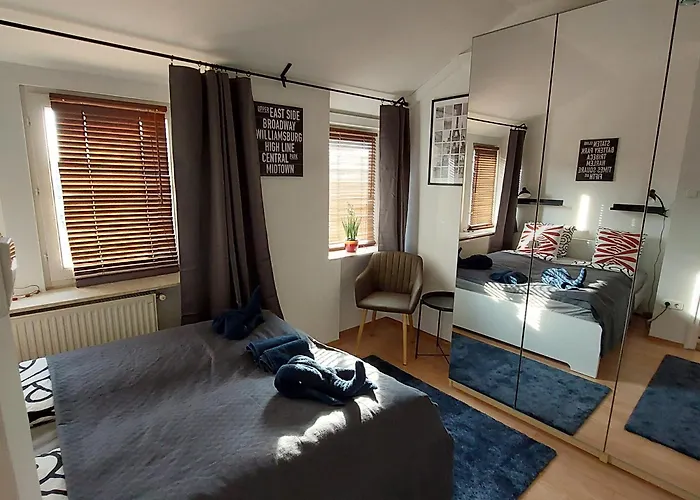 Br36 2-storey With Balcony And Ac Appartement *