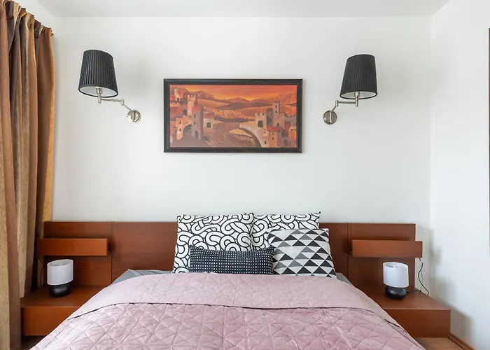 Br36 2-storey With Balcony And Ac Boedapest