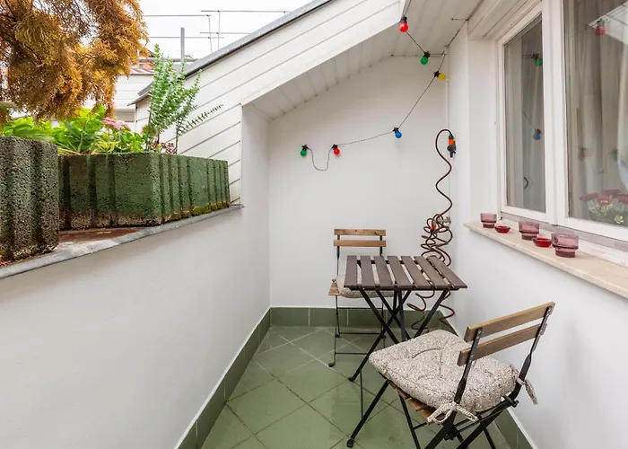 Br36 2-storey With Balcony And Ac *