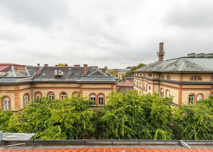 Br36 2-storey With Balcony And Ac