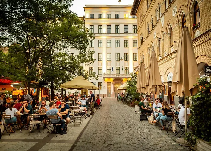 Br36 2-storey With Balcony And Ac * Boedapest